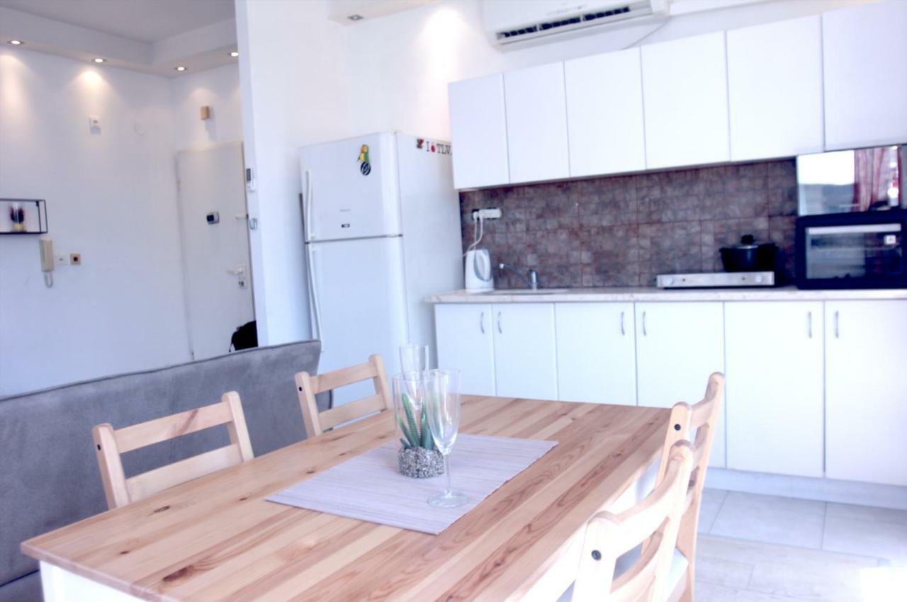 Central Apartment With Shelter Room -1 Bedroom & Living Room And Balcony 特拉维夫 外观 照片