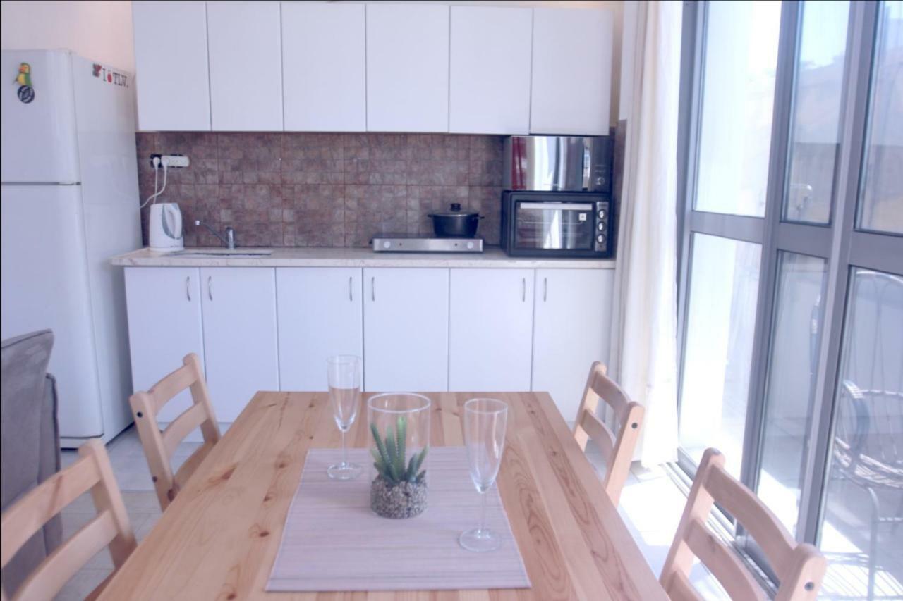 Central Apartment With Shelter Room -1 Bedroom & Living Room And Balcony 特拉维夫 外观 照片